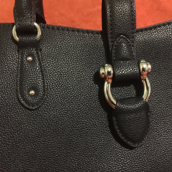 Black versatile hand carry / should hangbag - Picture 3 of 6